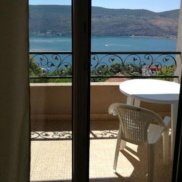Sunny Bay Apartments