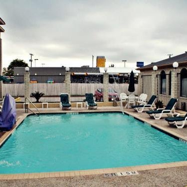 Super 8 by Wyndham San Antonio at I-10 Thumbnail