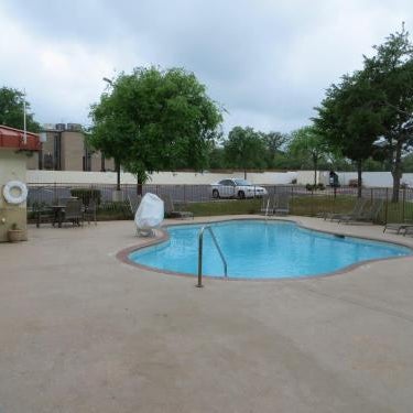 Super 8 by Wyndham Austin North/University Area Thumbnail