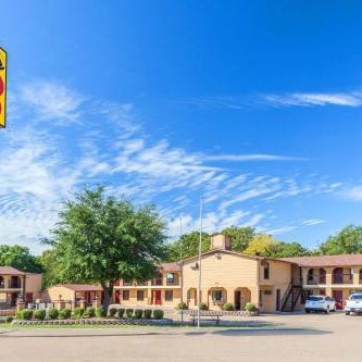 Super 8 by Wyndham Mt. Pleasant TX Thumbnail
