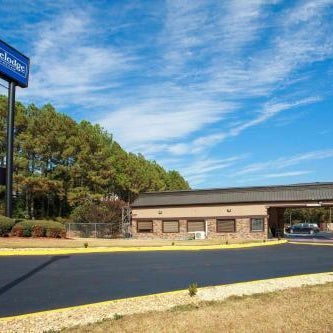 Travelodge by Wyndham Macon West Thumbnail