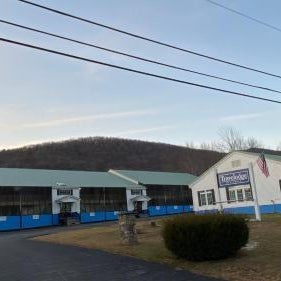 Travelodge by Wyndham Lincoln Near White Mountain Thumbnail