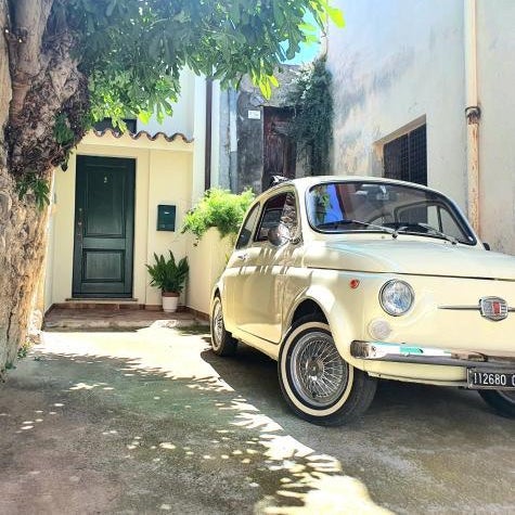 Le Domosolas - Appartamenti in centro storico a Orosei