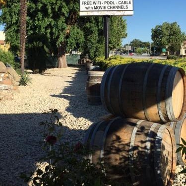 Vino Inn & Suites Thumbnail