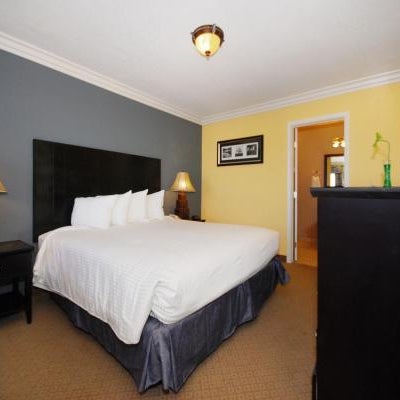 Solaire Inn & Suites Thumbnail