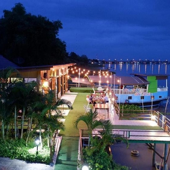 Suwanna Riverside Resort