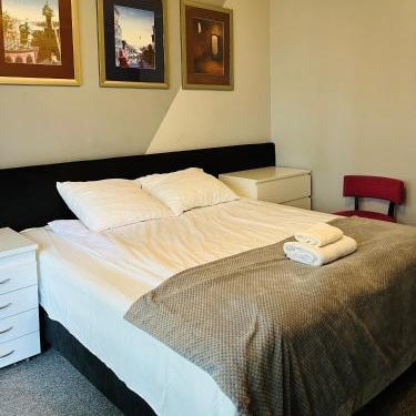 airport comfy guest home Thumbnail