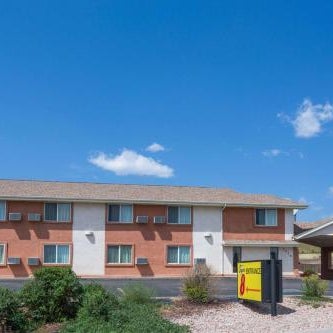 Super 8 by Wyndham Colorado Springs/Chestnut Street Thumbnail