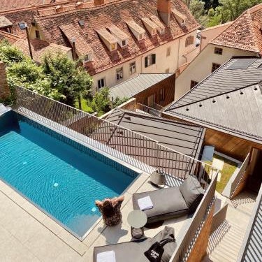 Kai 36 - Hotel zwischen Fels und Fluss Thumbnail