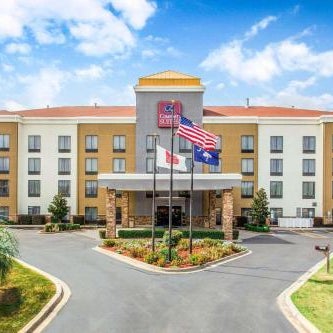 Comfort Suites Clinton near Presbyterian College Thumbnail