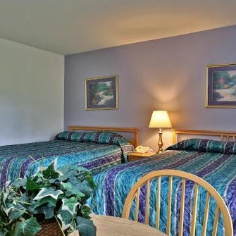 Cedarbrook Hotel Room w/2 doubles 101 Thumbnail