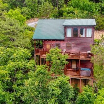 Enchanted View, Amazing Mountain Views, FREE Attraction tickets, Theater Room, Game Room, WIFI!!!