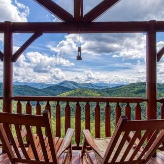 Endless View- AMAZING Panoramic Mountain Views, Pool Access, FREE Area Attraction Tickets