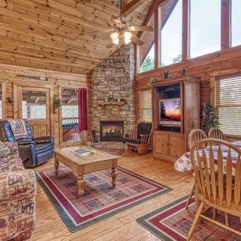 Cub Crossing, Free Attraction Tickets, Hot Tub, Pool Table, WIFI!!! Thumbnail