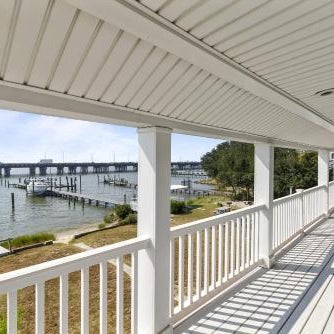 Water Front Delight On The Bay Home Thumbnail