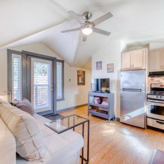 Upscale NE Portland Guesthouse Thumbnail