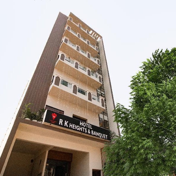 Super OYO Townhouse Hyderabad Gate IIT BHU Formerly RK Heights