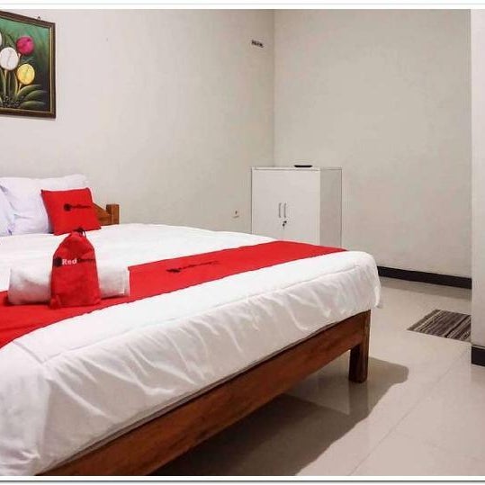 RedDoorz near Kampung Inggris Pare