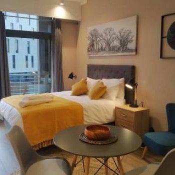 Menlyn Apartment - Studio