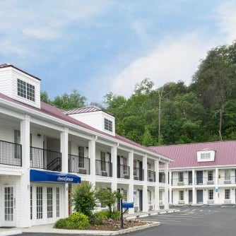 Howard Johnson by Wyndham Dalton Thumbnail