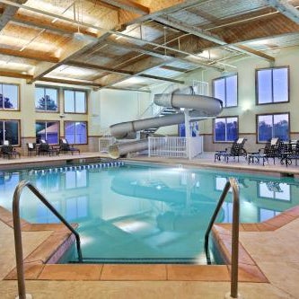 Country Inn & Suites by Radisson, Galena, IL Thumbnail