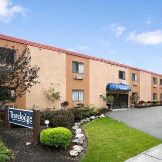 Travelodge by Wyndham Cleveland Lakewood Thumbnail