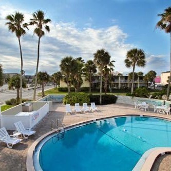 Days Inn by Wyndham Cocoa Beach Port Canaveral Thumbnail