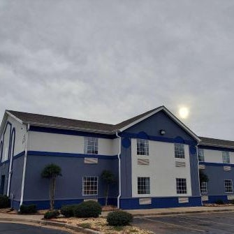 Days Inn & Suites by Wyndham Huntsville Thumbnail