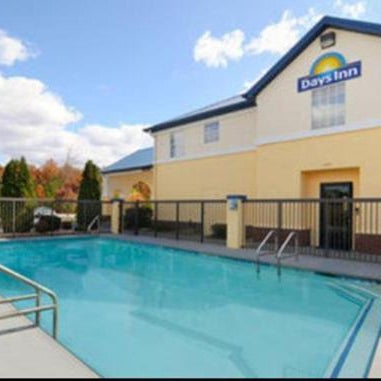 Days Inn by Wyndham Lincoln Thumbnail