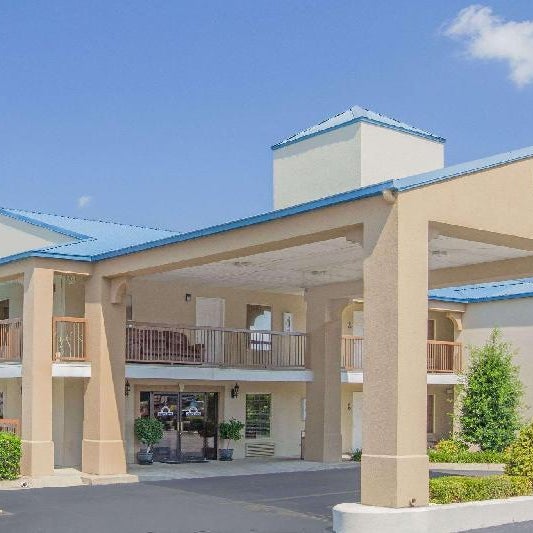 Days Inn & Suites by Wyndham Pine Bluff Thumbnail