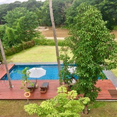 Riverhouse Resort