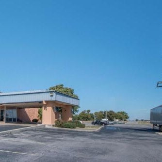 Castle Inn & Suites by OYO Lawton Thumbnail
