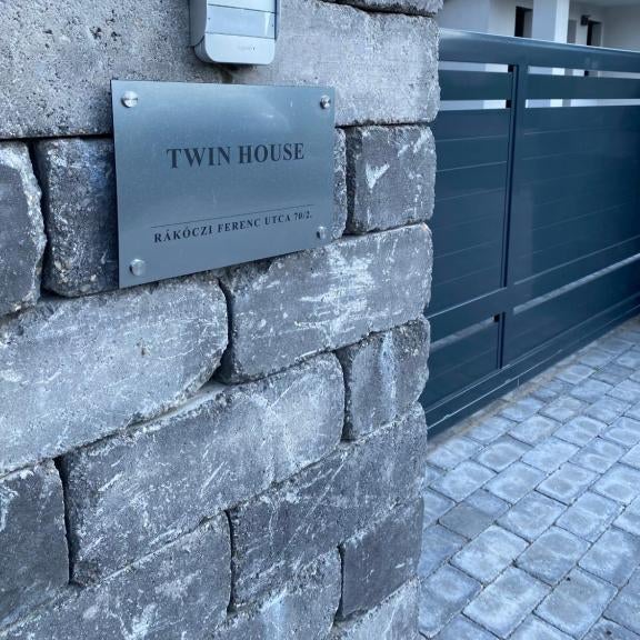TWIN HOUSE Thumbnail