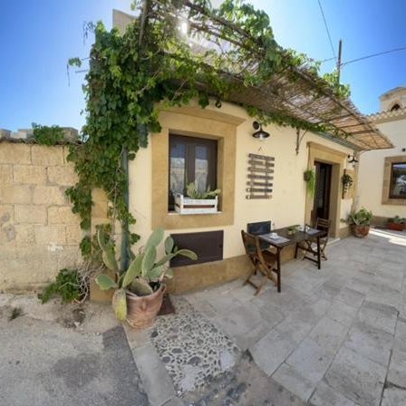 Casamari nel centro di Marzamemi