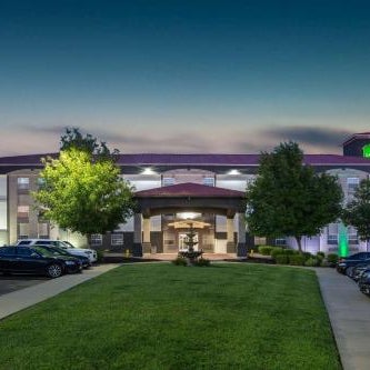 La Quinta Inn & Suites by Wyndham Blue Springs Thumbnail