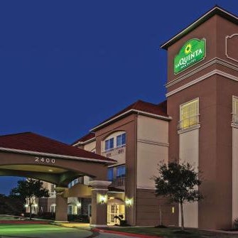 La Quinta Inn & Suites by Wyndham Angleton Thumbnail