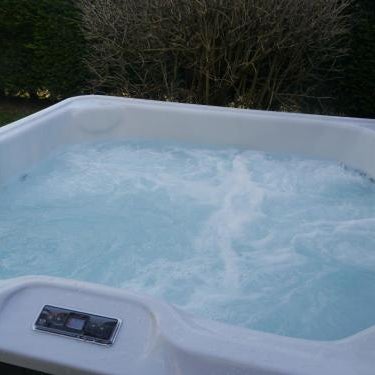 Romeo Cottage - Sleeps 4 - Open Plan Barn - Private Hot Tub & Garden Thumbnail