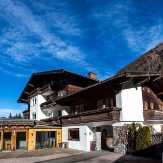 Pension Baranekhof - Just One Ski Bus Stop from Kitzsteinhorn Ski Resort