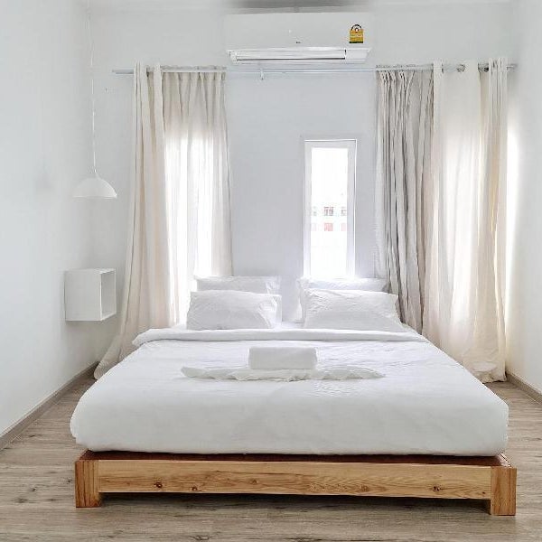 De'white Hotel