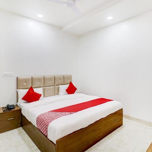 FabHotel Royal Residency Sector 11