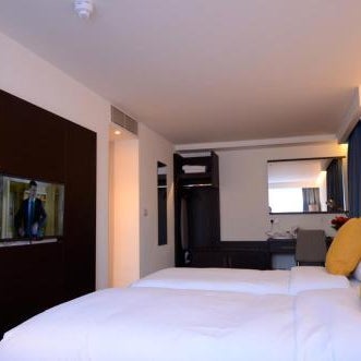 Pelican London Hotel And Residence Thumbnail