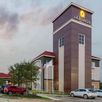 La Quinta Inn & Suites by Wyndham Bridge City Thumbnail