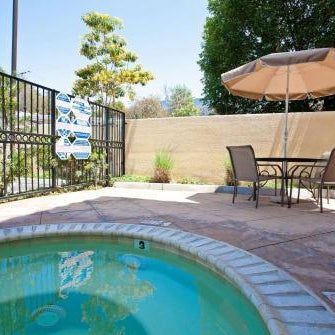 La Quinta Inn & Suites by Wyndham NE Long Beach/Cypress Thumbnail