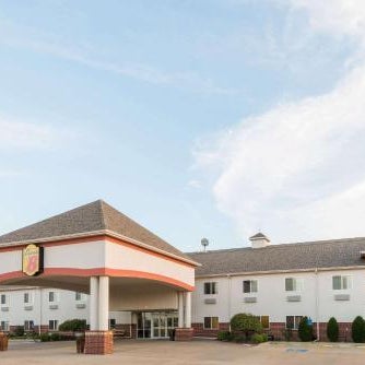 Super 8 by Wyndham Salina Thumbnail