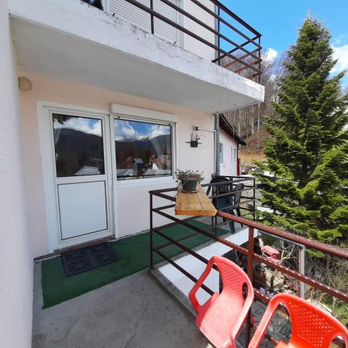 Apartamente Casa Cristina in Pensiune la 400m de Pârtia de ski Thumbnail