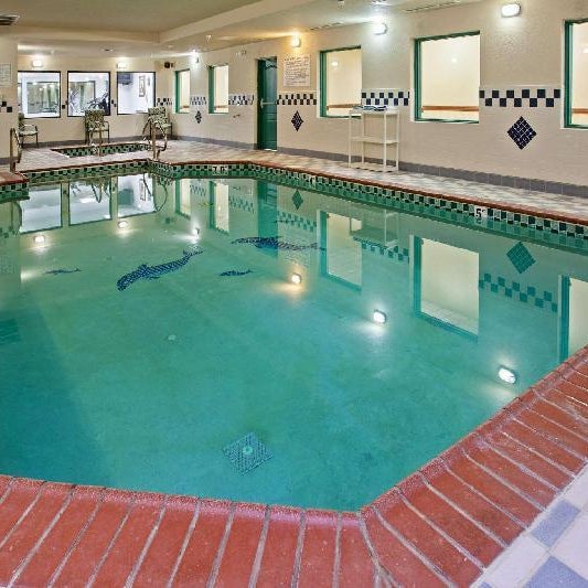 Country Inn & Suites by Radisson, Elkhart North, IN Thumbnail