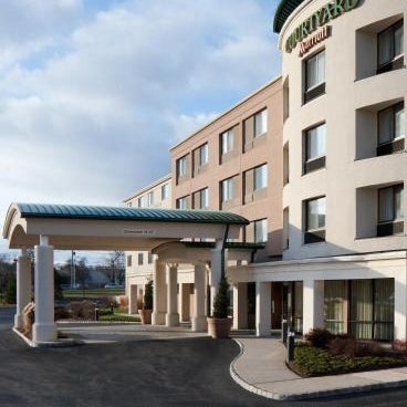 Courtyard by Marriott Lebanon