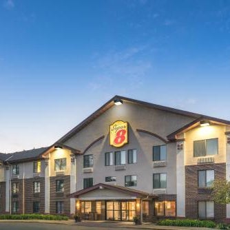 Super 8 by Wyndham Bloomington/Airport Thumbnail
