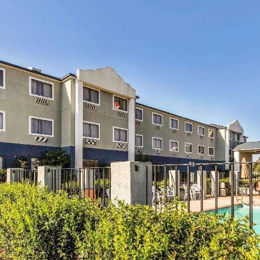 Quality Inn & Suites Pearl-Jackson Thumbnail