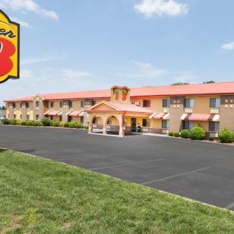 Super 8 by Wyndham Bowling Green South Thumbnail